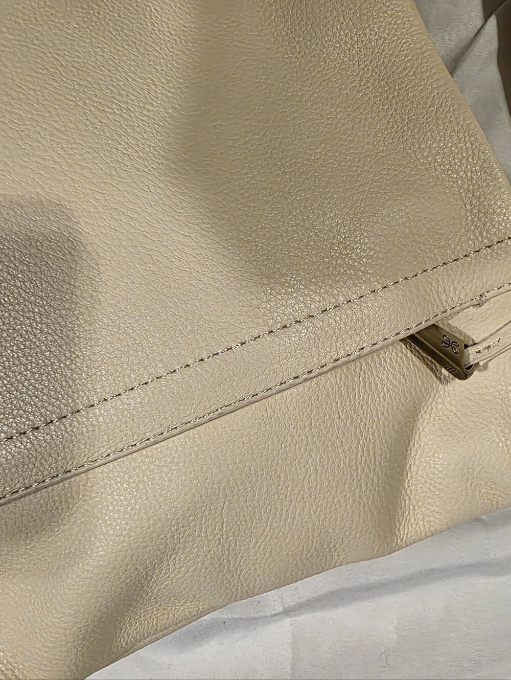 NWOT HOBO Classic Cream Crossbody Shoulder Bag - Picture 4 of 9